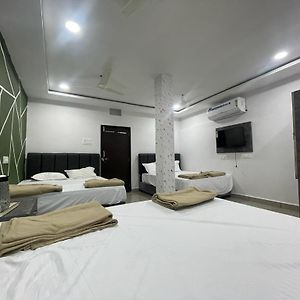 Hotel Mahakal Lok